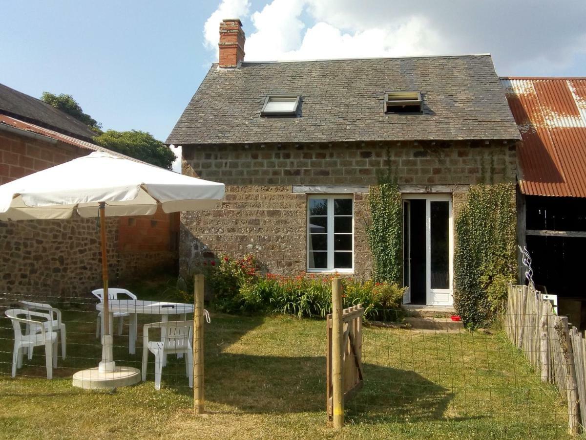 Le Domaine Villa Saint-Symphorien-des-Monts ภายนอก รูปภาพ